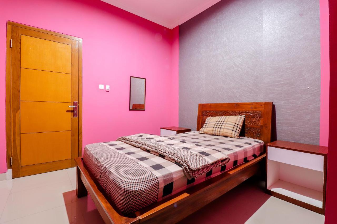 Khatarina Female Residence Maguwo Bagian luar foto